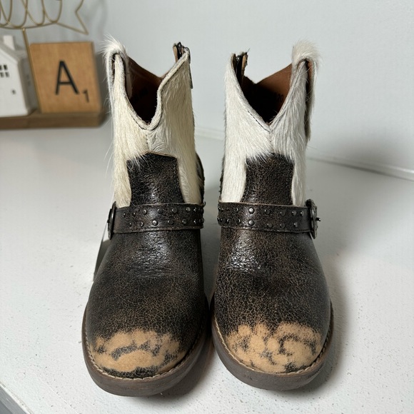 Sterling River Cowhide Harness Women’s 7.5 Western Ankle Boots Hair On Hide - Picture 2 of 10